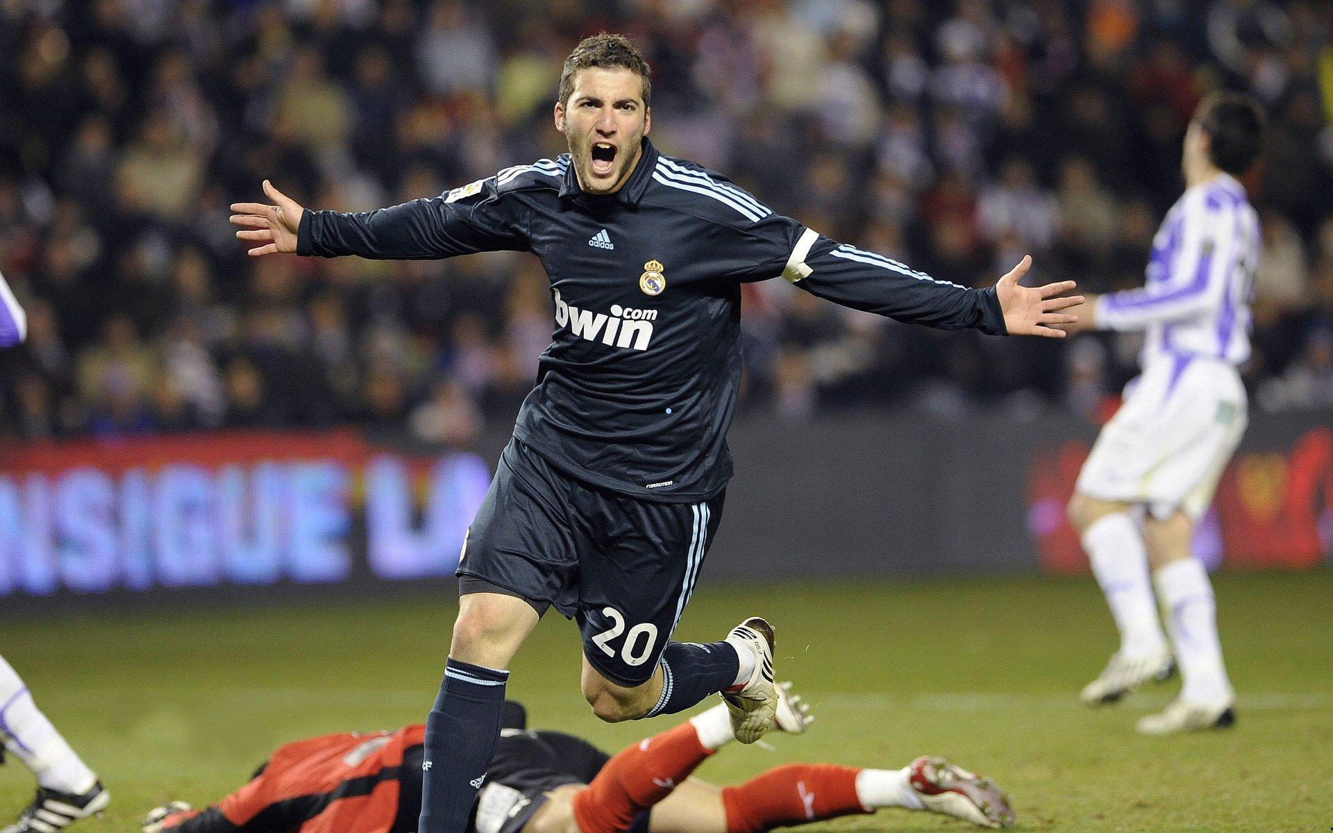 阿莱格里忆往昔峥嵘，2011年范博梅尔与卡萨诺铸就冠军队魂，但坚信现有阵容足以谱写新篇