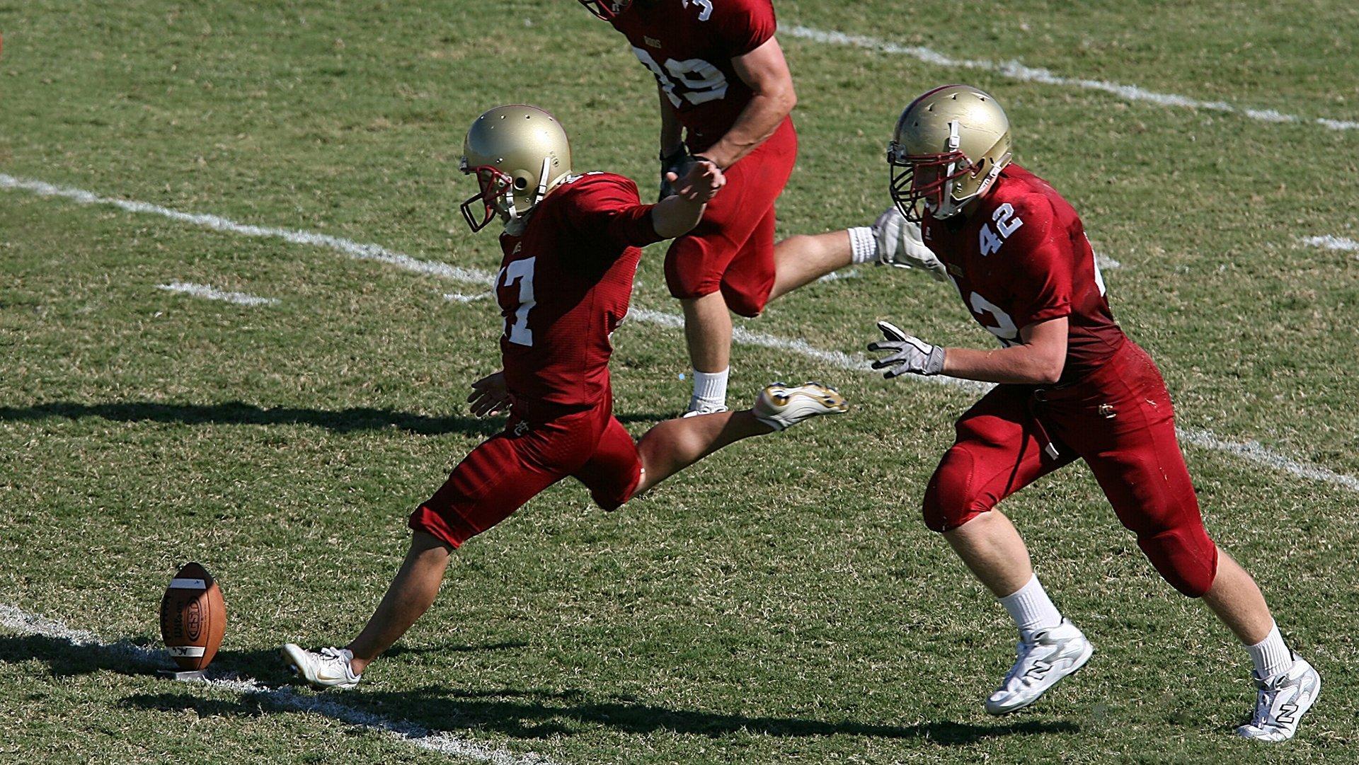内维尔痛批姆伯莫射门草率离谱 临门一脚缺陷成职业生涯关键挑战