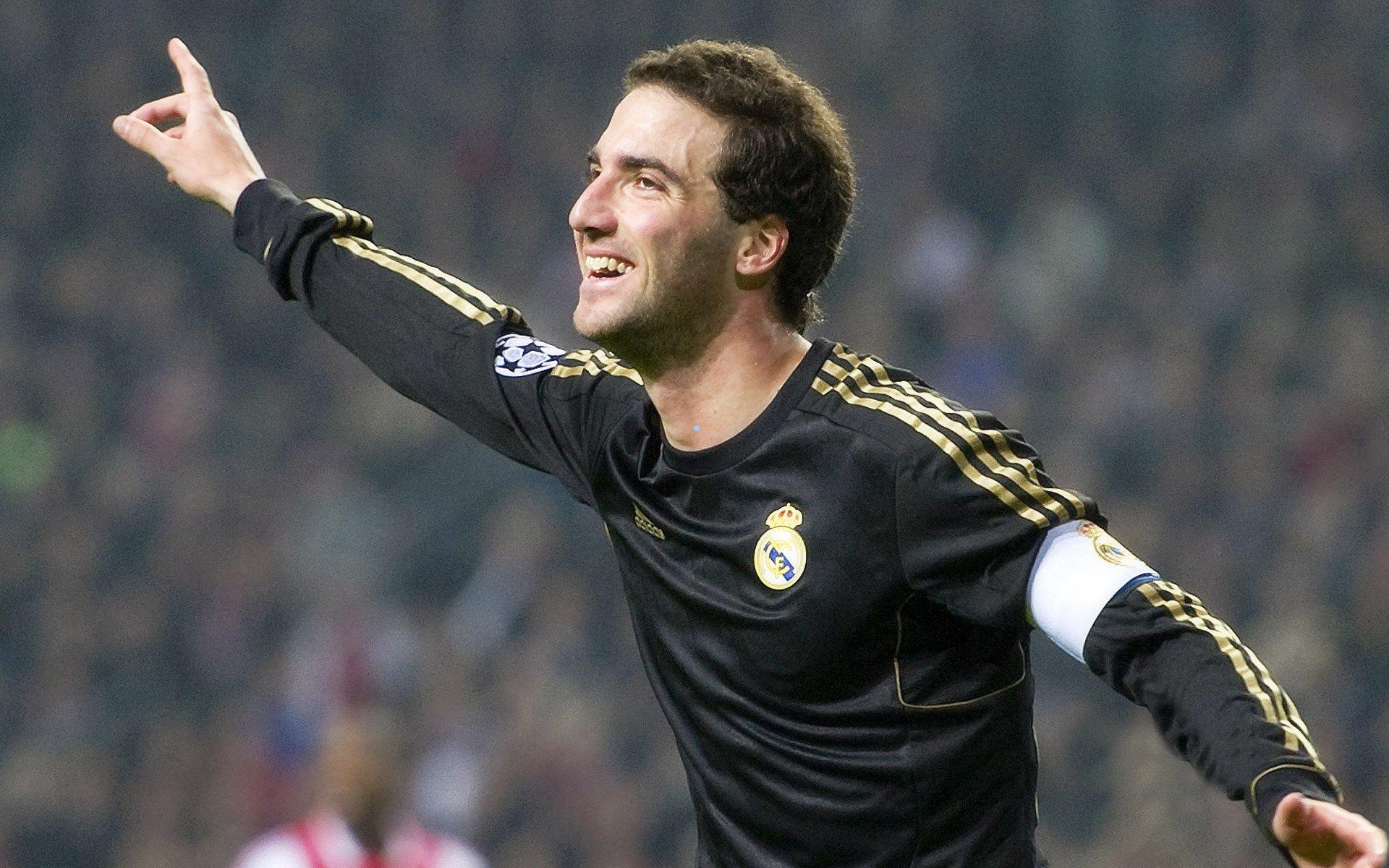 国安战靴已落京城！德甲铁闸斯帕伊奇完成体检，曾效力汉堡的拉莫斯搭档火线加盟